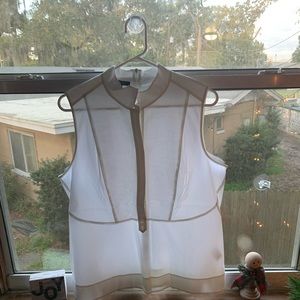 Multitrxtured sharp white half collared blouse